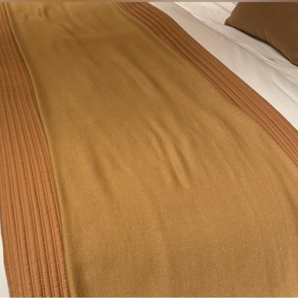 "RH" Luxurious 100%Cashmere CAMEL 
/White TWO-TONW Throw-in ,96“x 80".NEW w/Tag - Picture 2 of 13